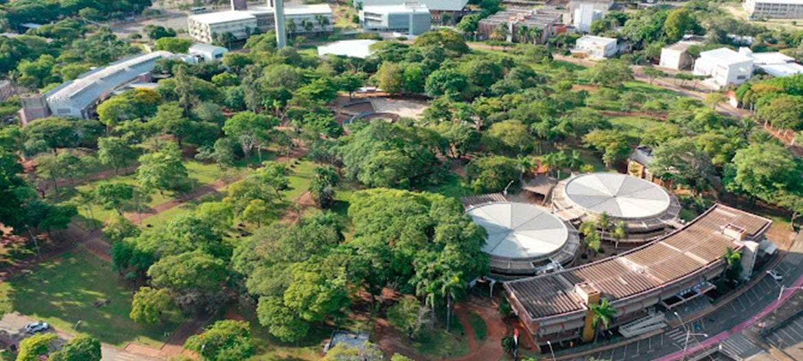 Fábrica de Portas de Aço Enrolar Campinas: Segurança e Tecnologia para o Ambiente Acadêmico Portas de aço de enrolar para universidades, laboratórios e centros de pesquisa em Campinas. Segurança inteligente, integração com sistemas de controle de acesso e soluções personalizadas.