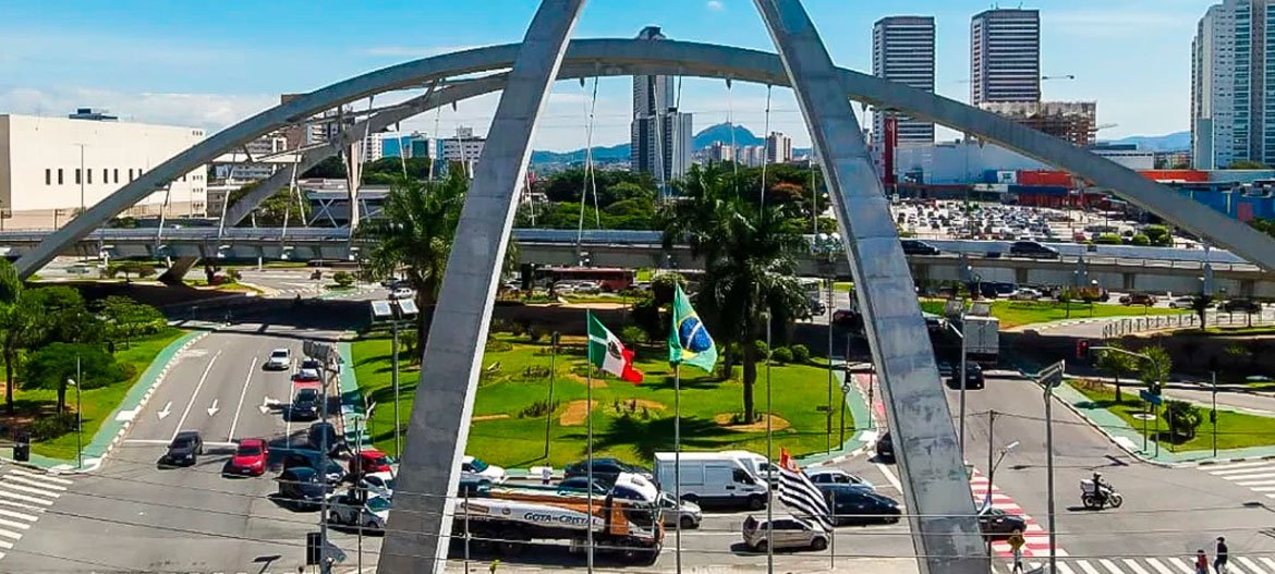 Fábrica de Portas de Aço - Soluções para o Comércio em Osasco Portas de aço elegantes e seguras para lojas e comércios no Boulevard de Osasco. A Fábrica de Portas de Aço oferece soluções personalizadas que combinam segurança e estética