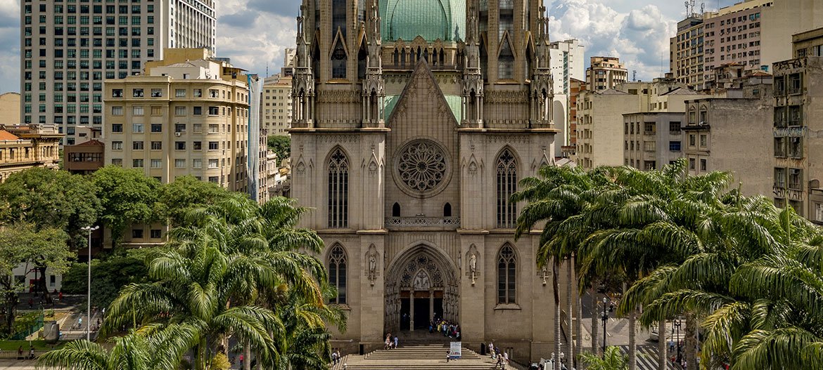 Fábrica de Portas de Aço Enrolar São Paulo: Segurança 24h para a sua Empresa Portas de aço de enrolar para empresas em São Paulo. Segurança robusta, design moderno e atendimento 24 horas por dia, 7 dias por semana.