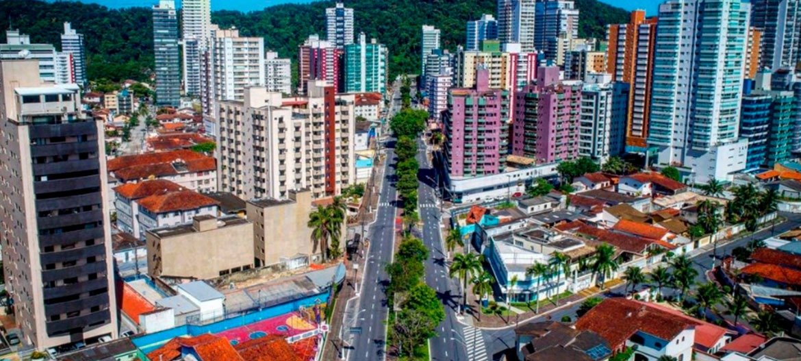 Portas de aço resistentes à corrosão para o litoral de Praia Grande. A Fábrica de Portas de Aço oferece soluções personalizadas para proteger seu imóvel contra a umidade e a maresia.